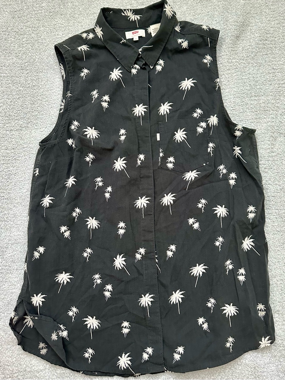 Levi's Black Palm-Print Sleeveless Button Down Shirt